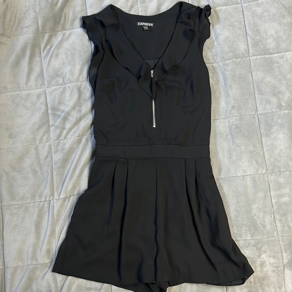 Express romper, zip front, ruffle sleeves, size S